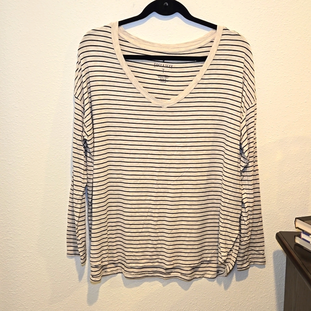 American Eagle Outfitters Soft & Sexy T Shirt Size Medium Black Stripped